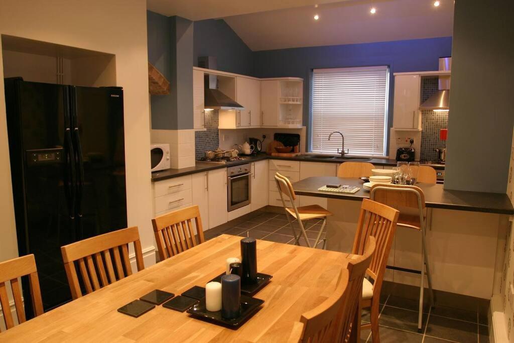 Comfy Big 7 Bedroom Townhouse Harrogate Exterior photo